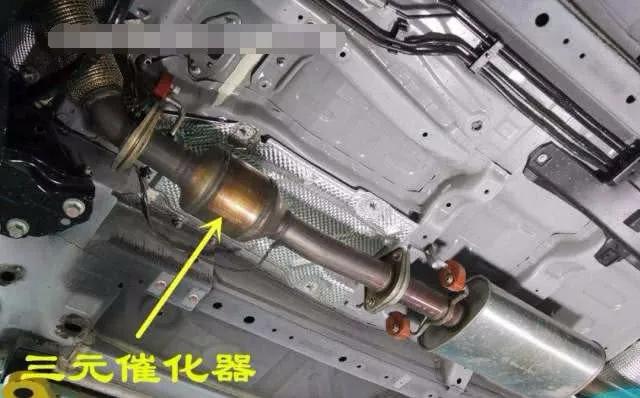 三元催化器里面的白色粉末正常吗,三元催化器上的贵金属
