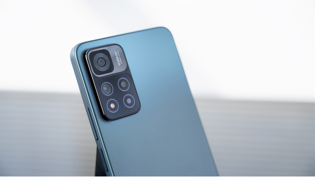 这几款手机性价比突出，拍照强悍，香港人来深圳排队买