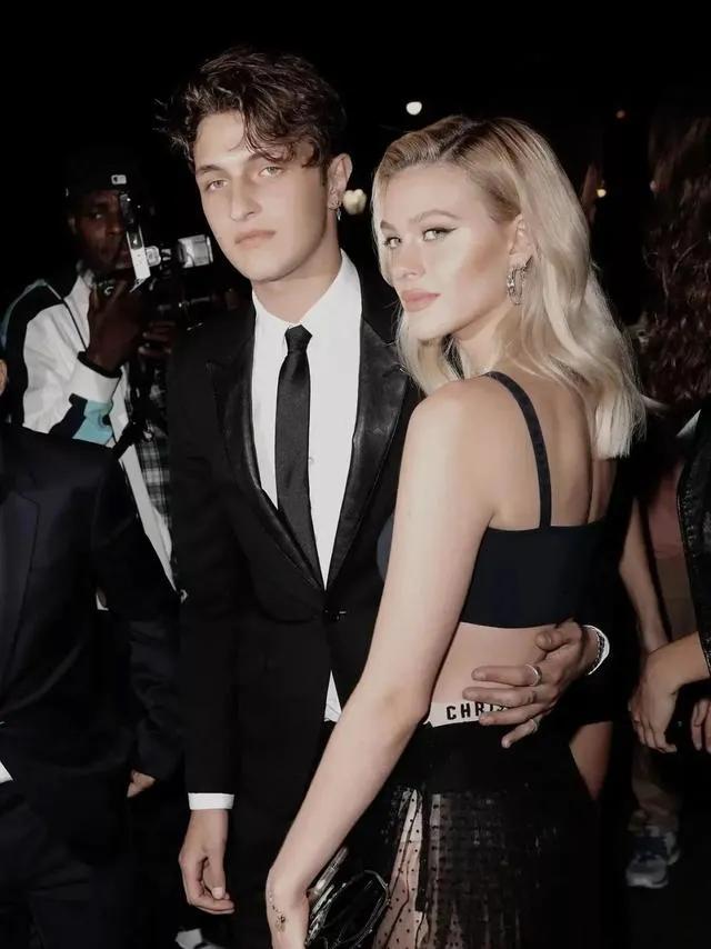 贝克汉姆成长史 (贝克汉姆年轻时和儿子对比)