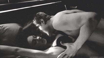 长期两地分居的夫妻该如何解决两*生活性**？他们这样做你会认同吗？