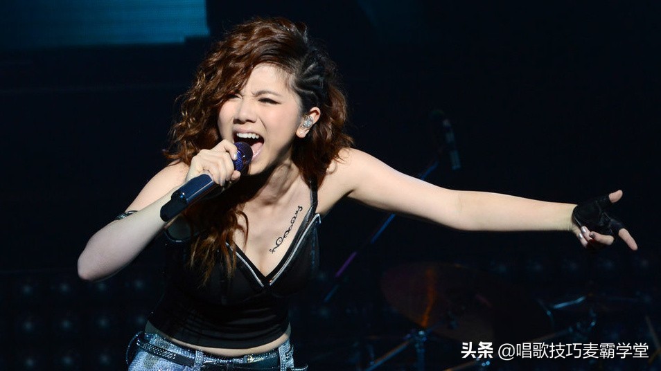 北郊唱歌怎么唱出颤音,唱歌怎么唱出张宝英颤音