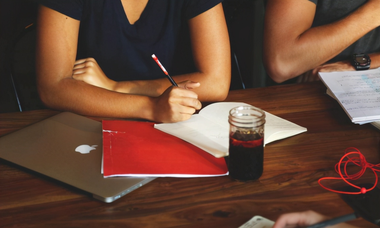 收到职场领导潜规则暗示怎么应对,职场遇到领导潜规则怎么办