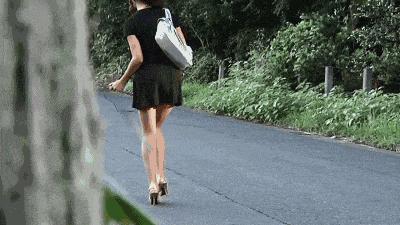 踩屎感拖鞋网红爆款显脚小,网红居家拖鞋软底