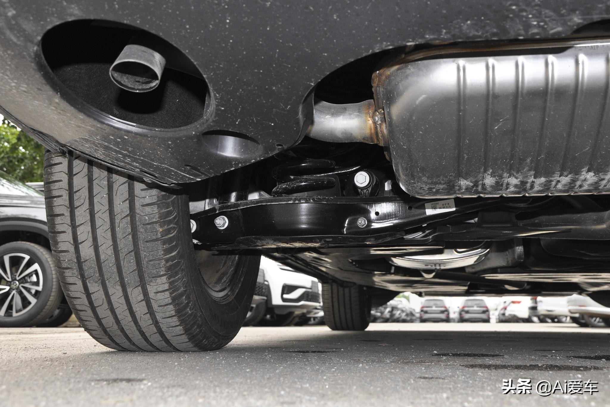 威然mpv商务车7座优缺点,大众威然四座mpv测试