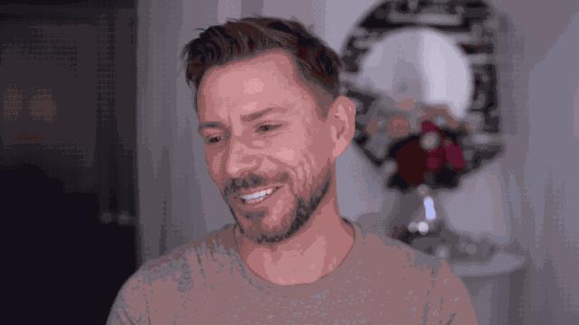 手残*党**升级高手,再也不担心打电话时粉底老蹭手机屏上了