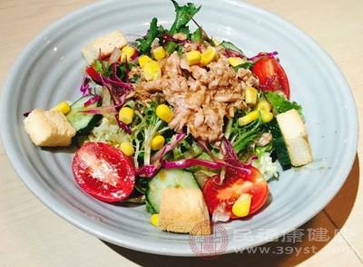 蔬菜沙拉美味的同时轻松享瘦,超级开胃的蔬菜沙拉简单易学美味