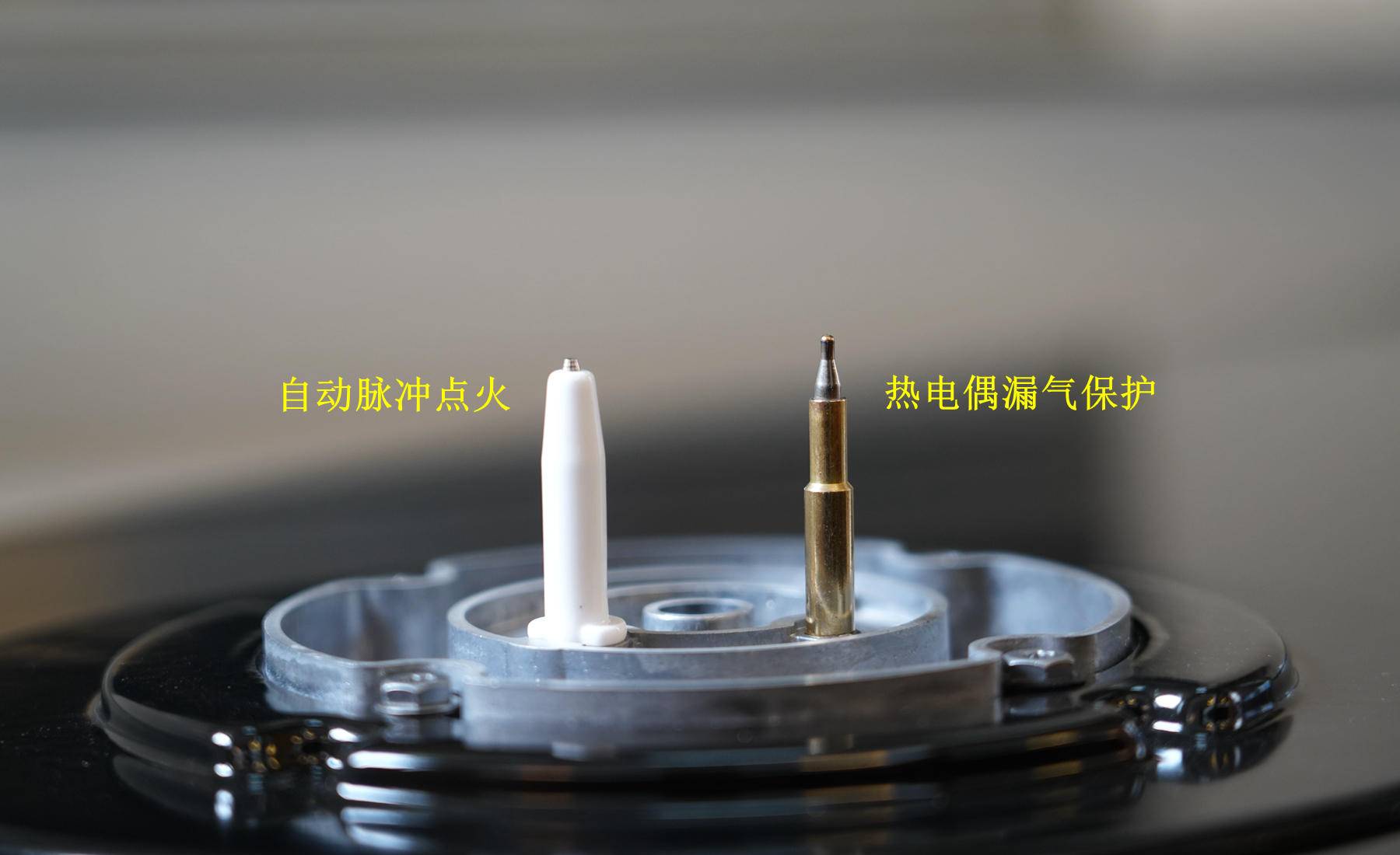 嵌入式燃气灶怎么防油污,嵌入式燃气灶如何选择炉头