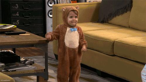 孩子睡觉翻身严重影响睡眠了,1周宝宝夜里频繁翻身哭闹不睡觉