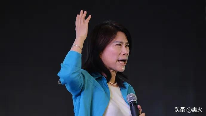 董明珠企业家传奇故事,董明珠三十年从底层到董事长