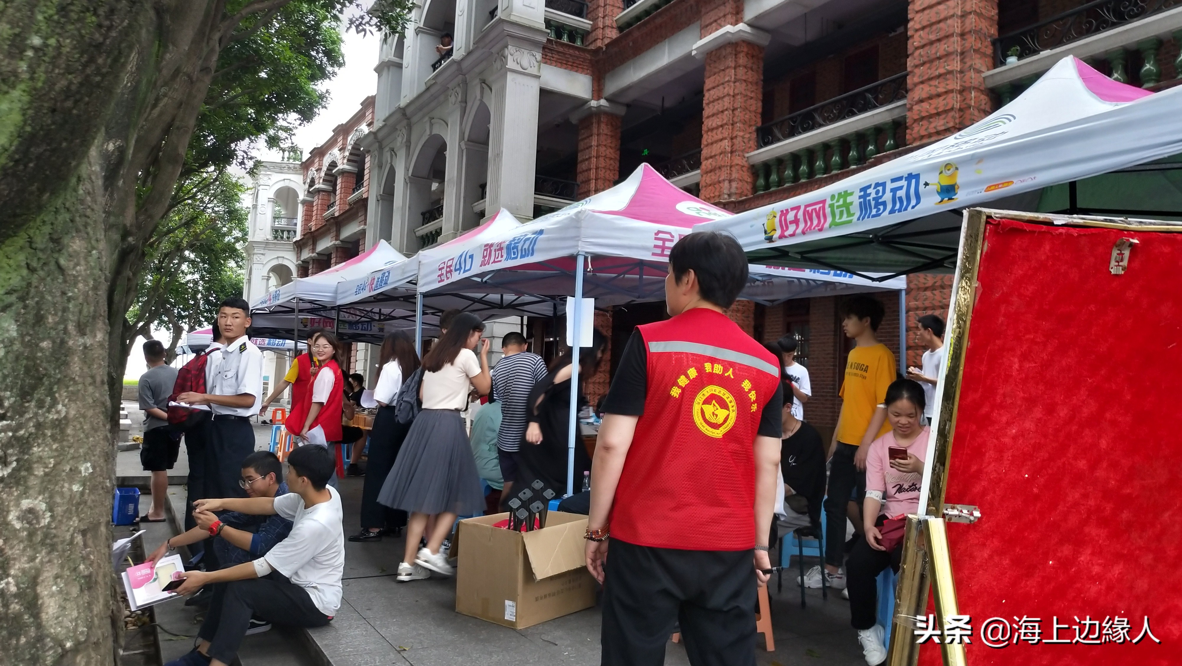 献血车到大学一定要献血吗,献血车能开进校园吗