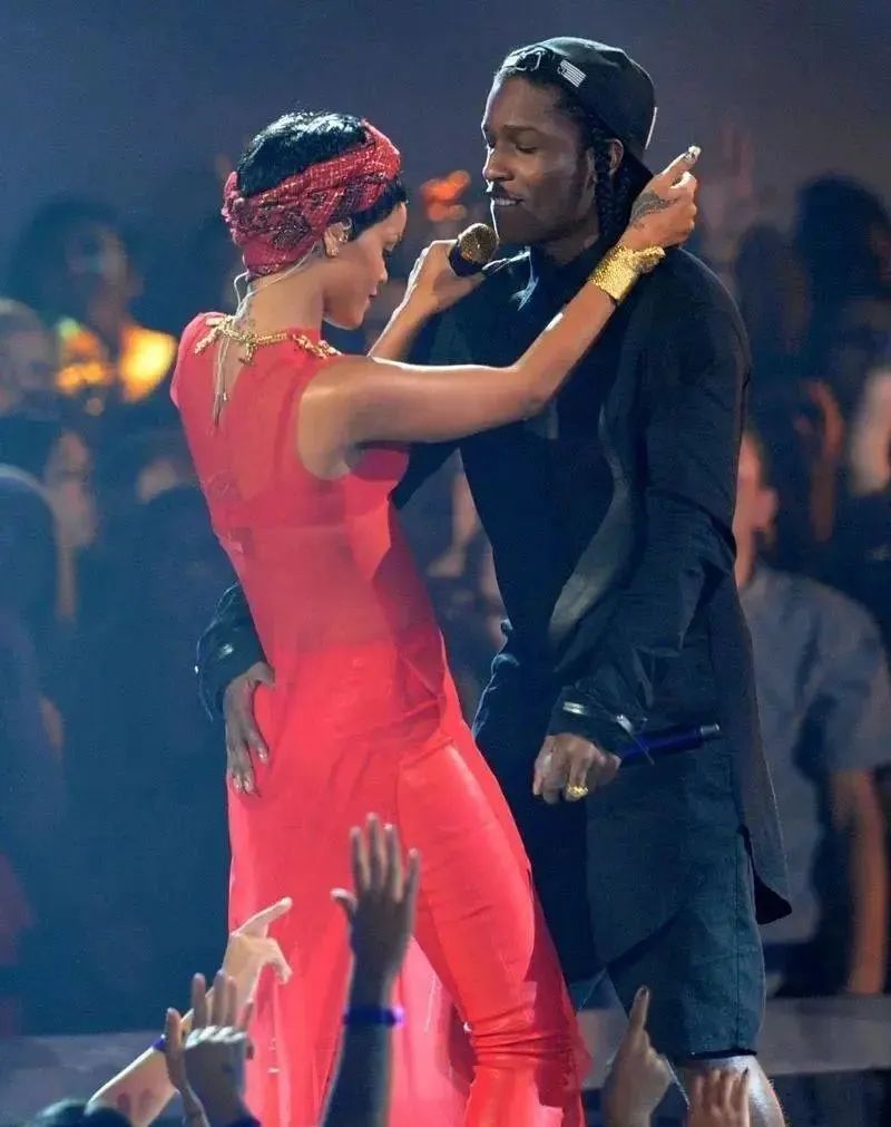 蕾哈娜与rocky还在交往吗,蕾哈娜17亿美元财产