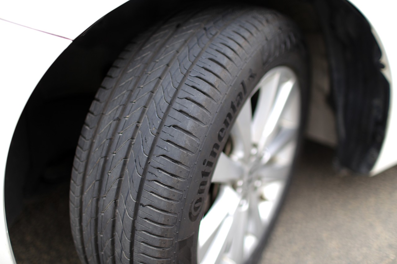 朝阳轮胎su319跟马牌uc6哪个好,马牌uc6轮胎3万公里有裂纹