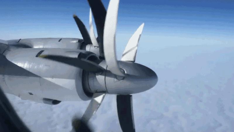 图95发动机为什么有两个扇叶,图95战略轰炸机是核动力的吗