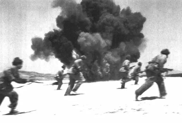 看过《长津湖》，不要以为志愿军的冲锋就只是密集队形的人海战术