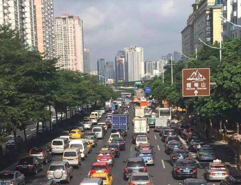 广州三条宽阔的城市大道，长度都超过十公里，能跟深圳道路媲美吗