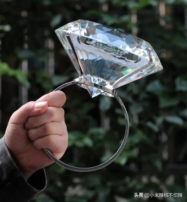 盘点七夕节直男送给那些奇葩礼物,七夕钢铁直男送的奇葩礼物