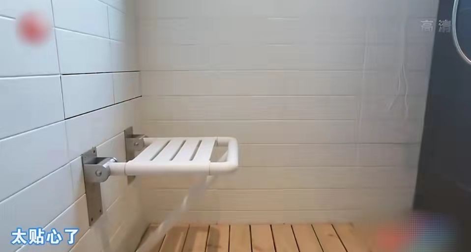 装修惨被亲戚骗,质量太差漏洞太多,拥挤小家如何华丽变身?