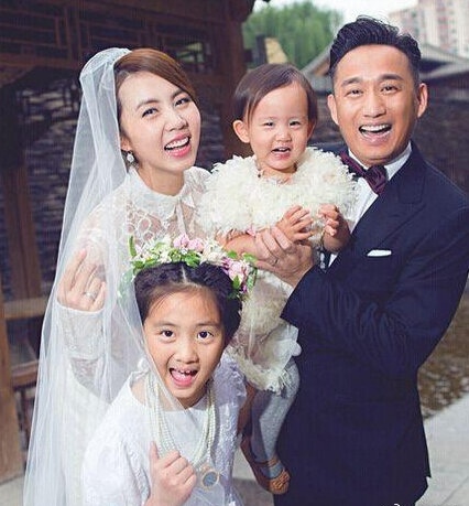 黄磊孙莉领证17周年晒贴脸自拍,黄磊和孙莉结婚20周年