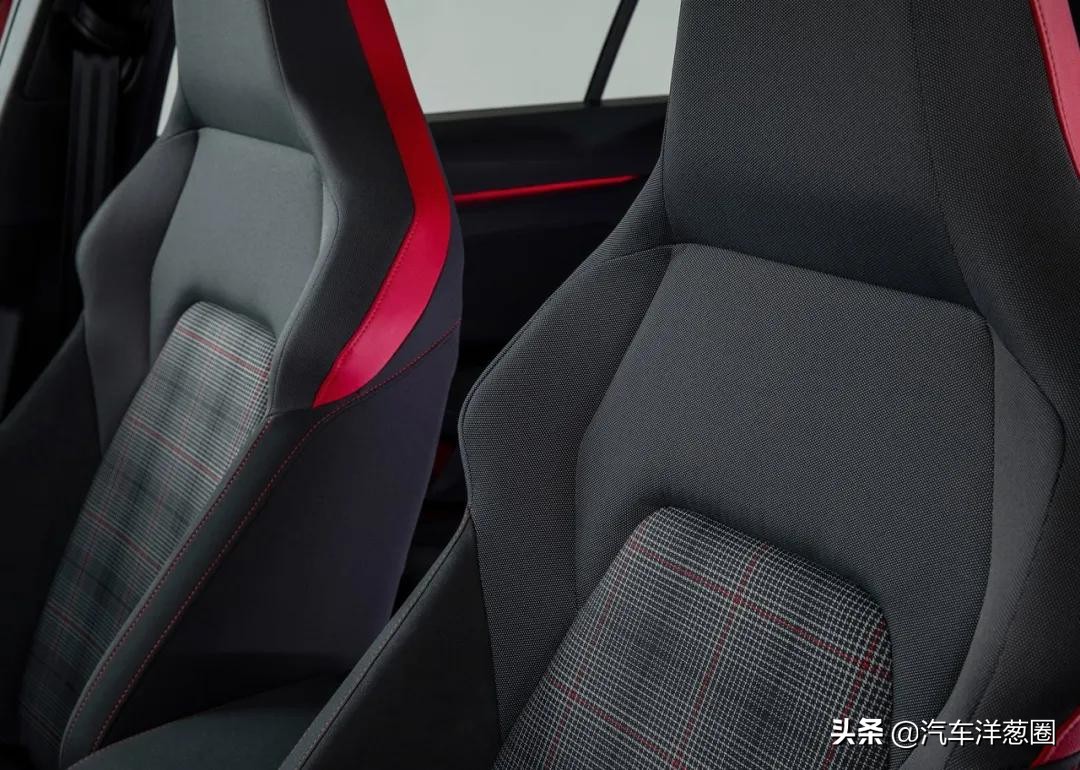 宝马换新车标了！蓝天白云帅炸，以后黑白标只代表低端宝马车主？