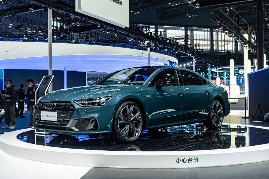 当优雅遇上潮流,当优雅碰上运动西装暴徒不再是梦