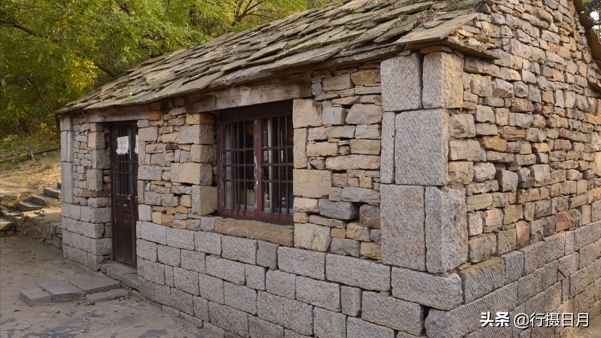 天上王城岩壁,神秘古国天上王城探秘2古墓解密