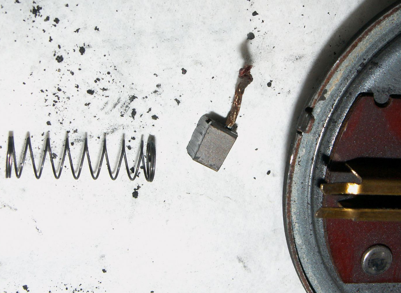 轿车散热风扇不转导致开锅,汽车散热器开锅怎么解决