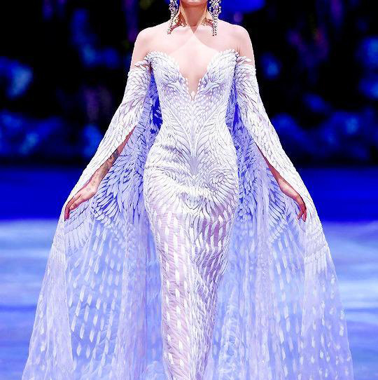 迪拜MichaelCinco王室晚宴高定礼服,贵族剪裁,高级感太美