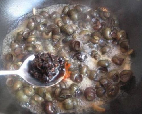 炒田螺要不要先“焯水”？很多人弄错了，难怪田螺腥味重不嫩不鲜