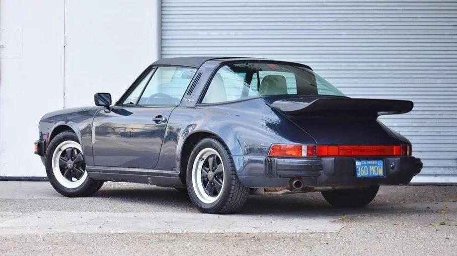 用保时捷911来存粮食，在瑞士连松鼠的生活品质都那么高