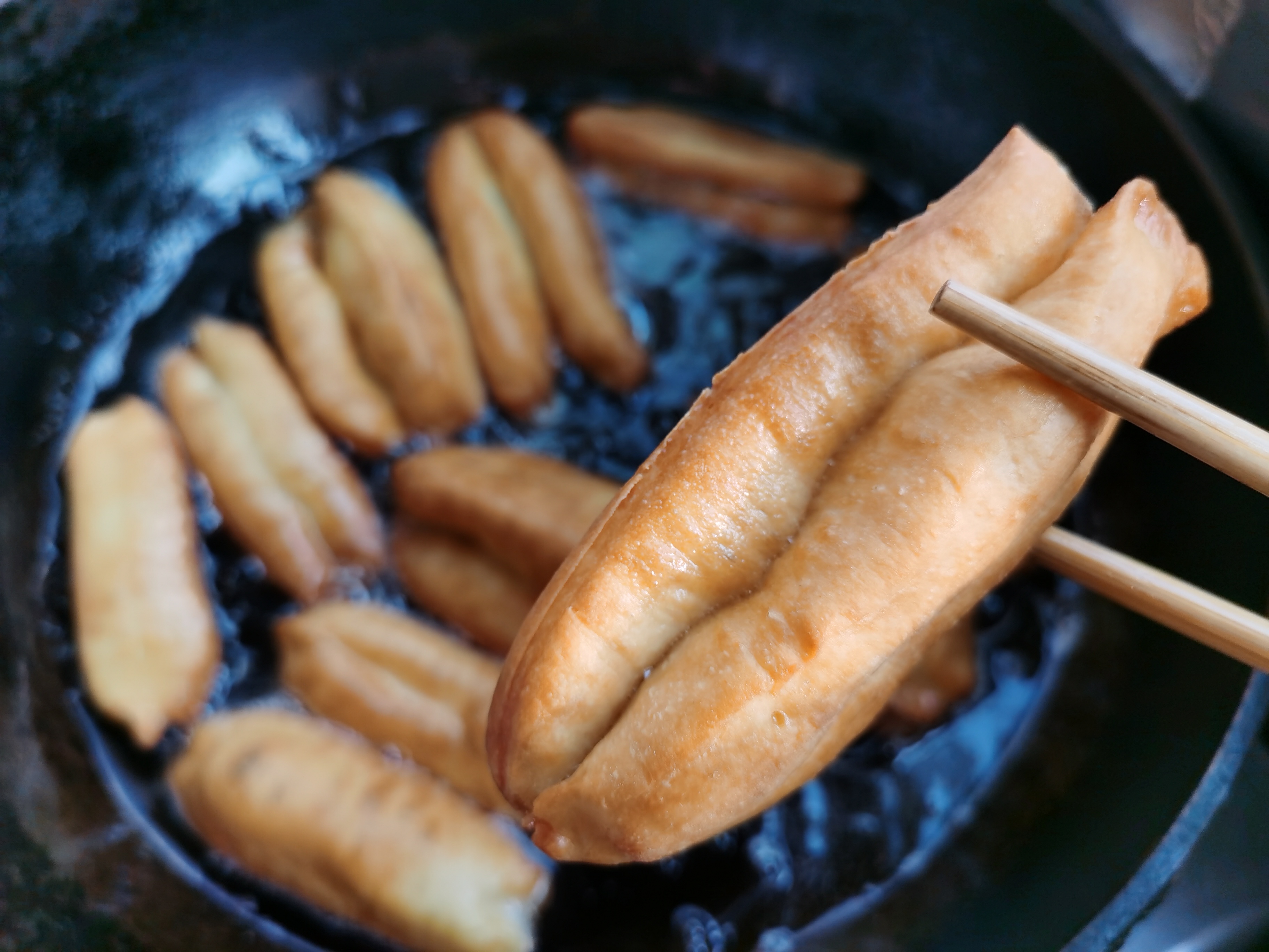 牛奶鸡蛋发酵粉和面能炸油条吗,普通面粉怎样炸油条又软又蓬松