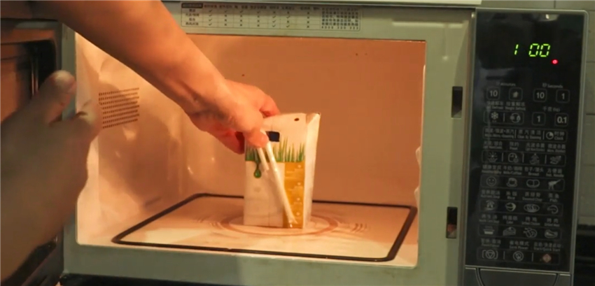 微波炉能加热纸盒的粥吗,微波炉能加热盒装牛奶吗