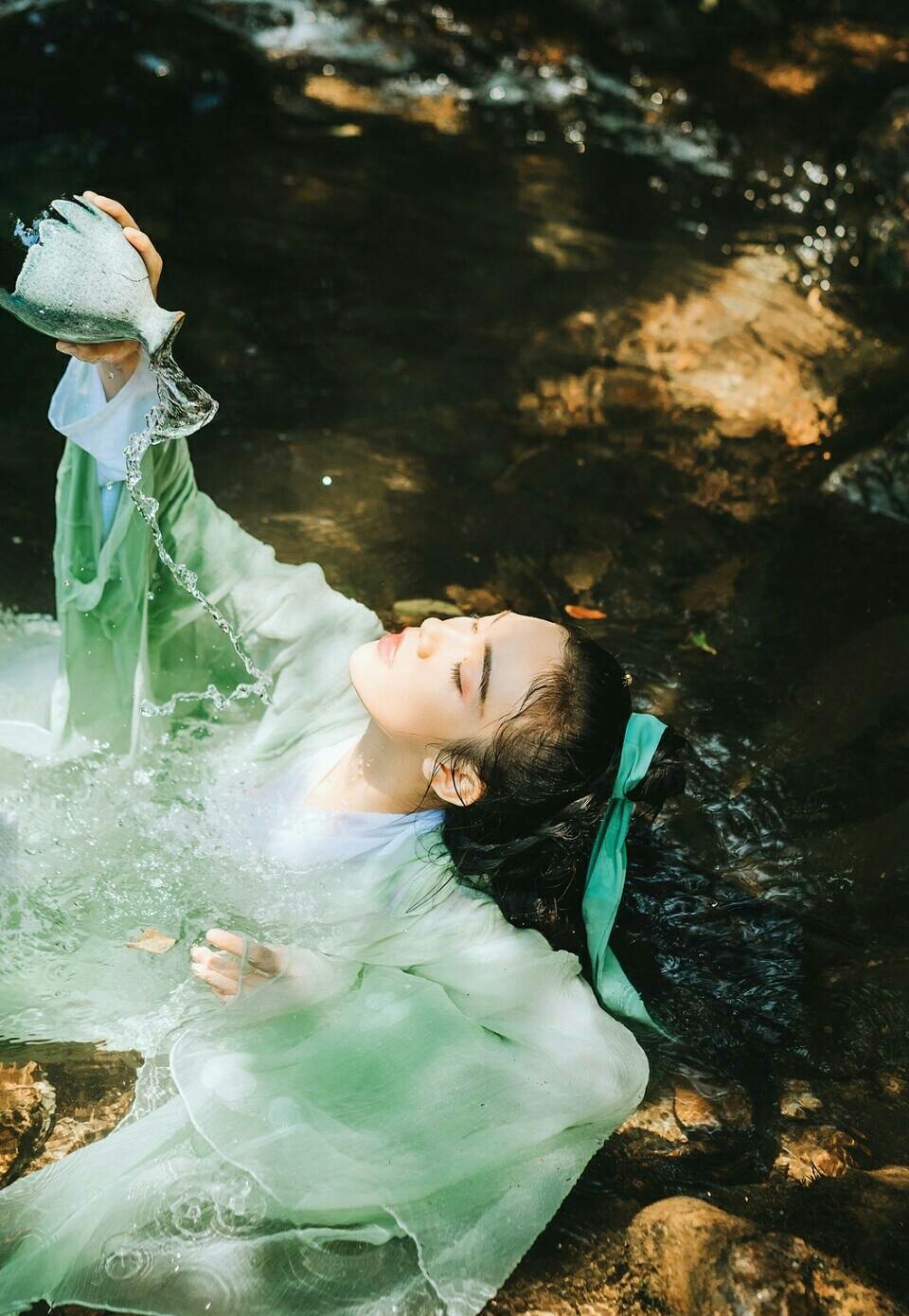 晚唐诗人10次科举不中,写首短诗愤世嫉俗,最后14字如今家喻户晓