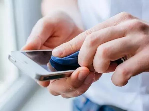 手机进水怎么办？别怕，用上这几招就行