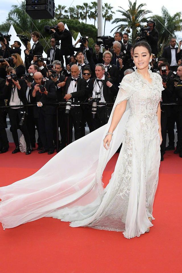 最低10万明码标价戛纳红毯已变成网红和微商们的“献丑秀”