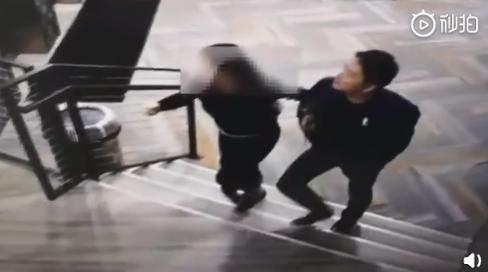 东哥被人偷袭视频,东哥被仙人跳