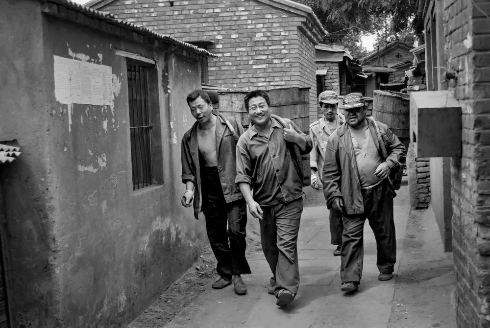 濂虫憚褰卞笀鍚村己涓汉鐓х墖,濂虫憚褰卞笀鍚村己