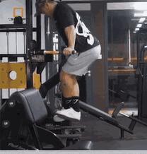 胸肌动得厉害是怎么回事,腹肌和胸肌都很大还会动