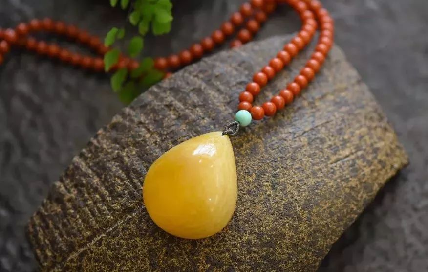 各种造假蜜蜡都会暴露出真身,蜜蜡造假的6大内幕学会避免被宰