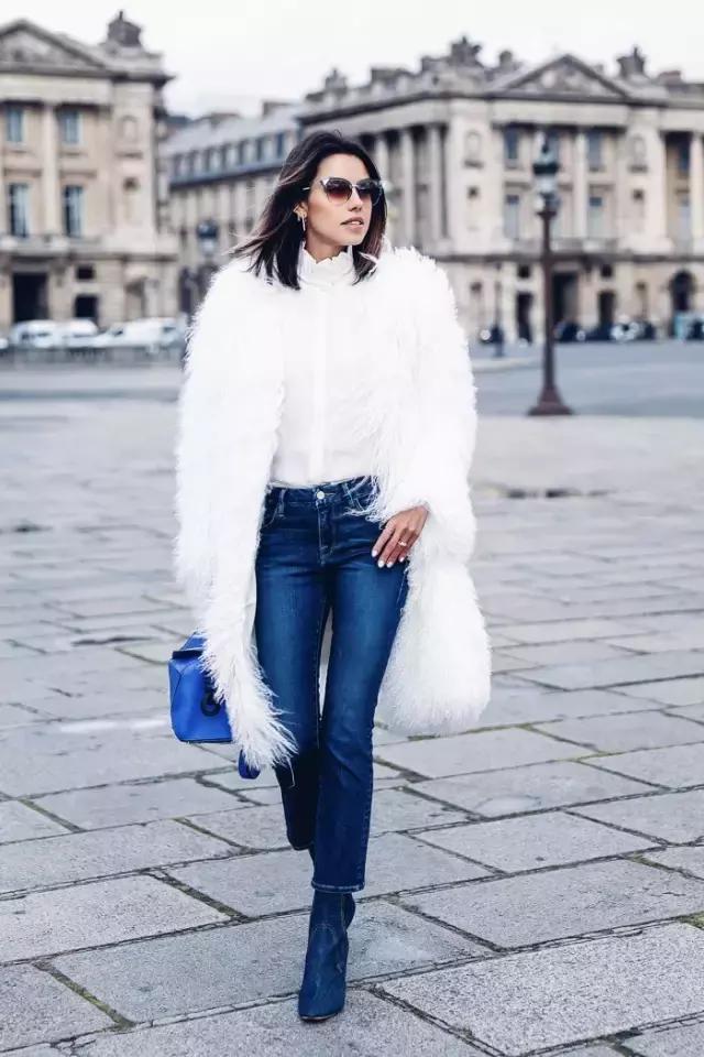 藏青色和黑色哪个更显白显气质,穿这几个颜色显白又气质