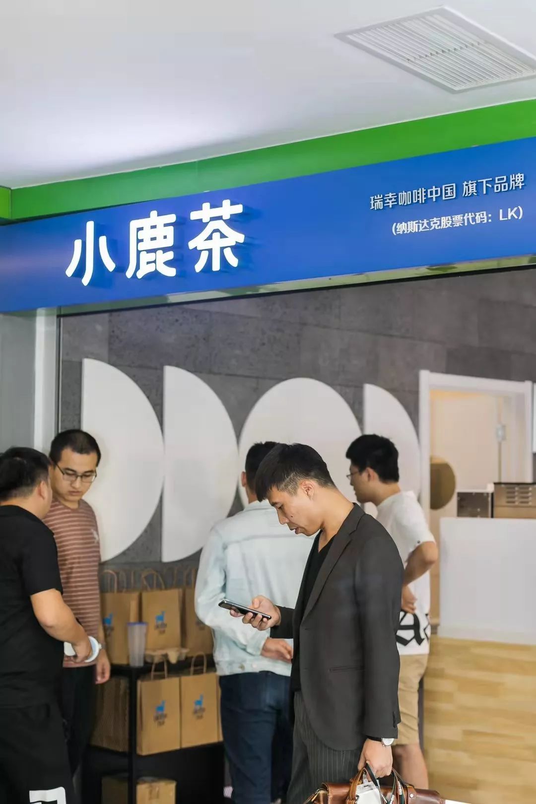 肖战的粉丝，为了一只小赞杯，创造了营销界的新纪录