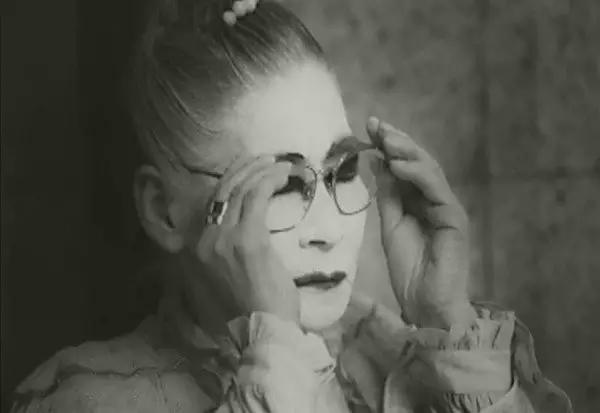 日本最著名站街女：拉客到74岁，等着一个永远等不到的客人…