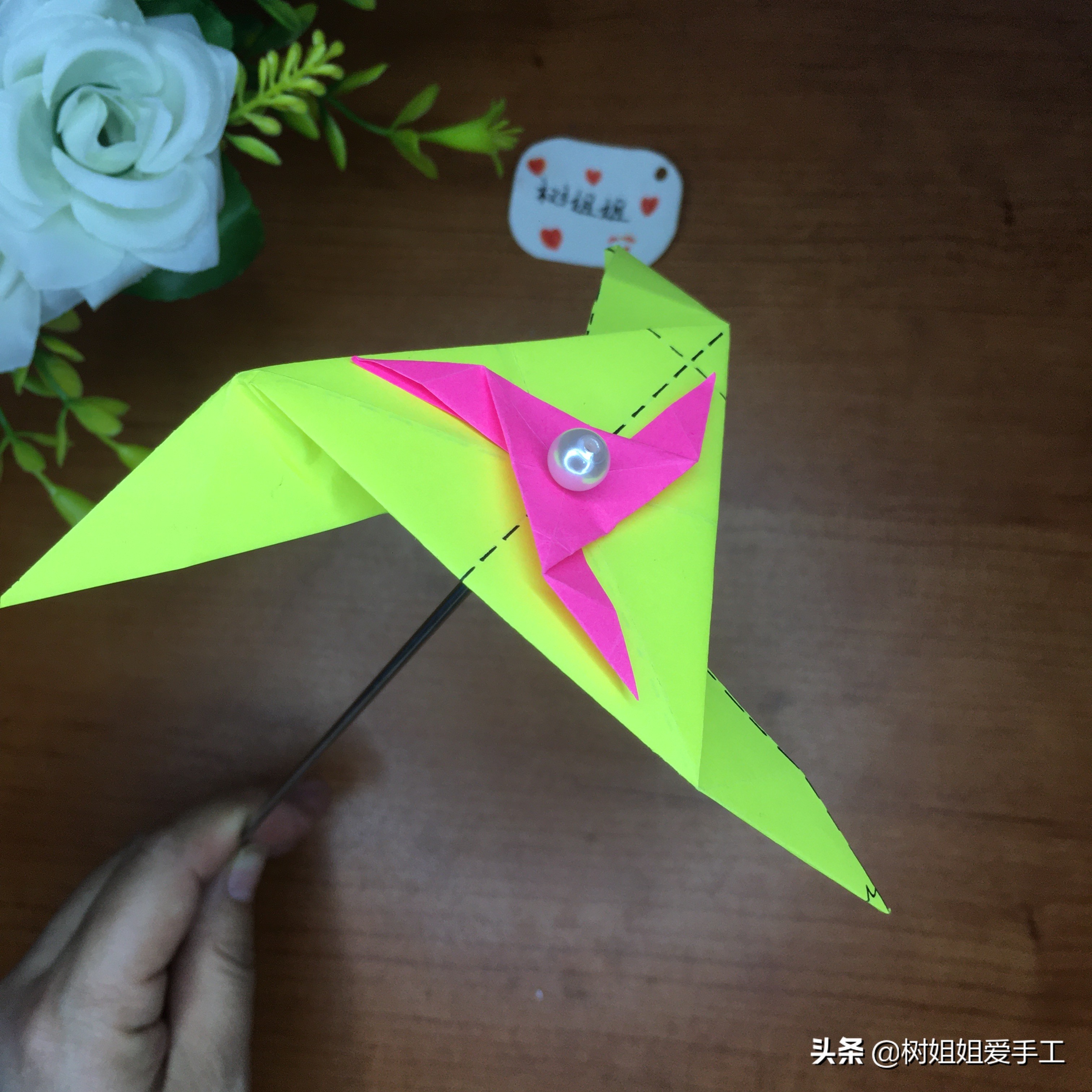 风车飞镖折纸教程,用四张纸折纸玩具飞镖变形