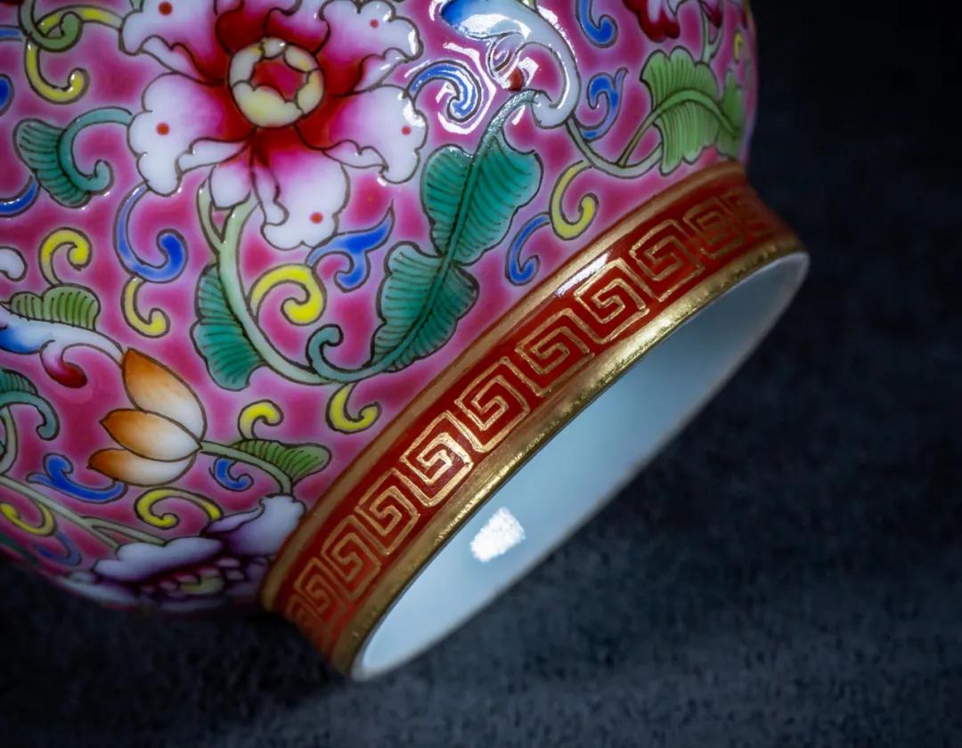 宫廷用的珐琅彩盖碗杯,珐琅彩堆花杯