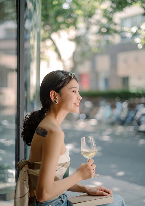 丝巾绑手腕教程,绑丝巾其实很简单