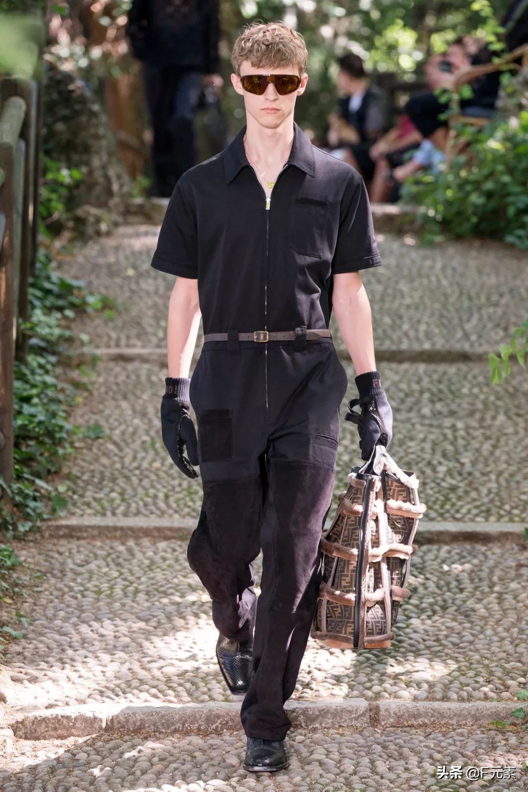 fendi2022春夏男装系列包款,fendi2020秋冬男装秀设计理念