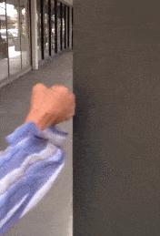 街头健身有些人不懂健身就瞎练,农村大爷习武健身一身肌肉