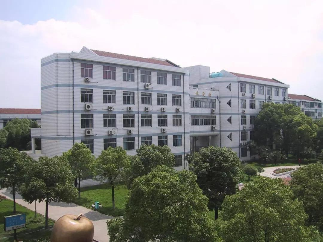 这里是天一中学老校区，如今美出了另一番境界