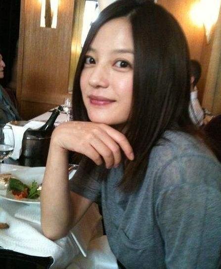 赵薇新综艺发型亮了,43岁依旧活力四射,网友看后:快回中餐厅