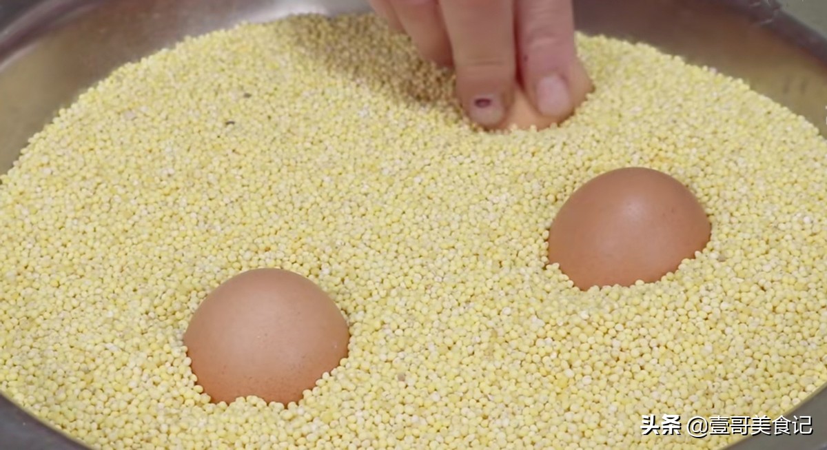 今天才知道，把剪刀插进小米里，原来作用这么大，经济简单又实用