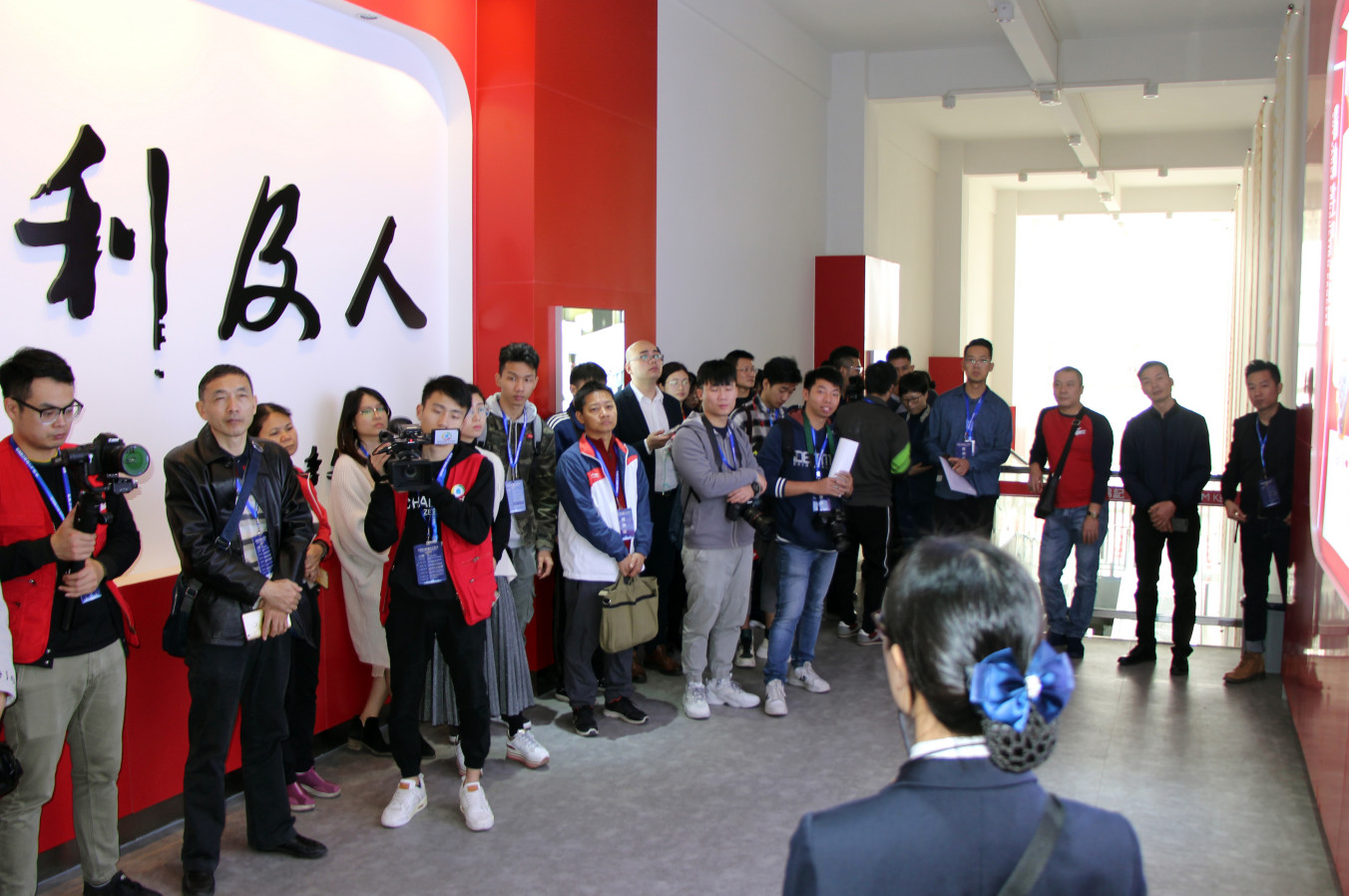 展科技创新“智”造国内20家媒体齐聚新会开展媒体采风活动